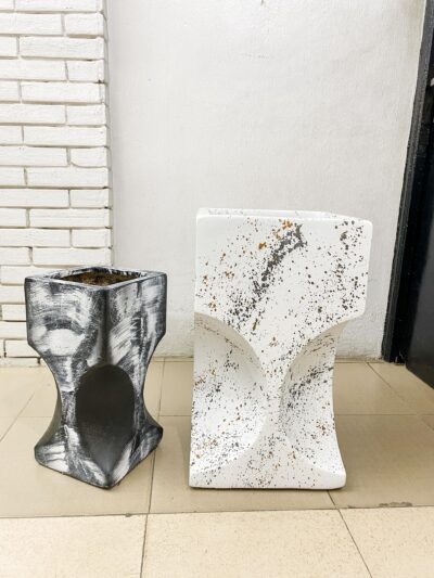 Elegant Hourglass Vase – Small & Large Sizes for Stylish Floral Displays