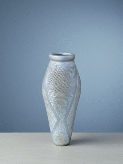 Chic Sereno Vase – 85cm Tall Fiberglass Decorative Vase for Modern Interiors